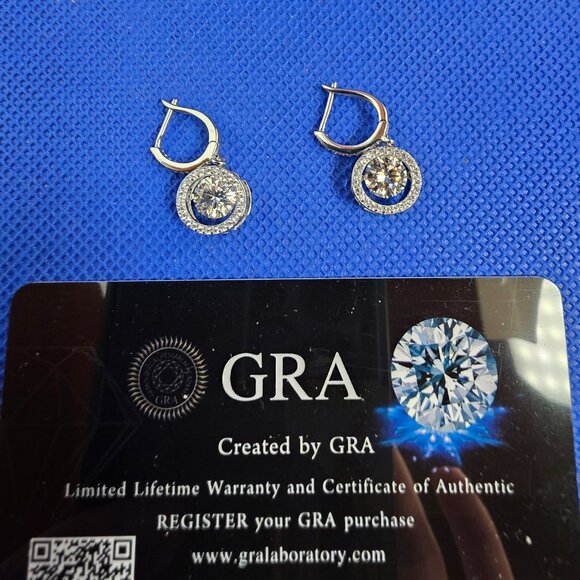 Silvery 2.0 carat Moissanite Earrings - Picture 2 of 6